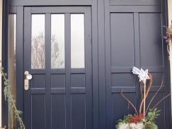 Dunkelblaue Holz-Haustür aus Meranti