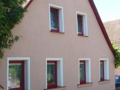 Rote Kunststoff-Alu Fenster von PaX