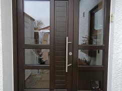 Holz-Haustür mit Seitenteil verglast