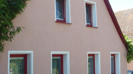Rote Kunststoff-Alu Fenster von PaX