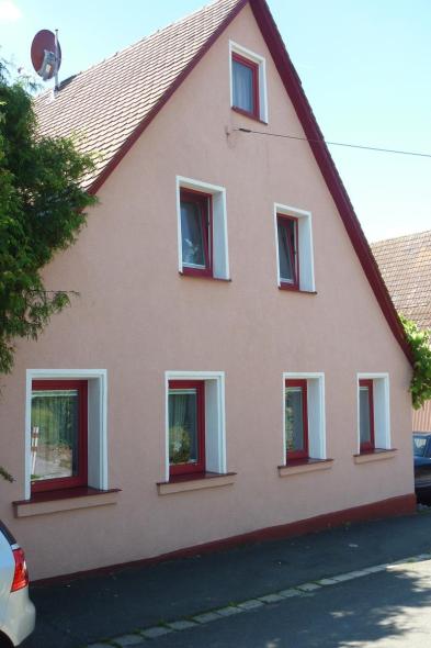 Rote Kunststoff-Alu Fenster von PaX
