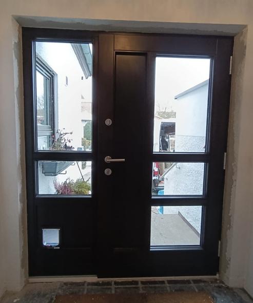 Holz-Haustür mit Seitenteil verglast Innenansicht