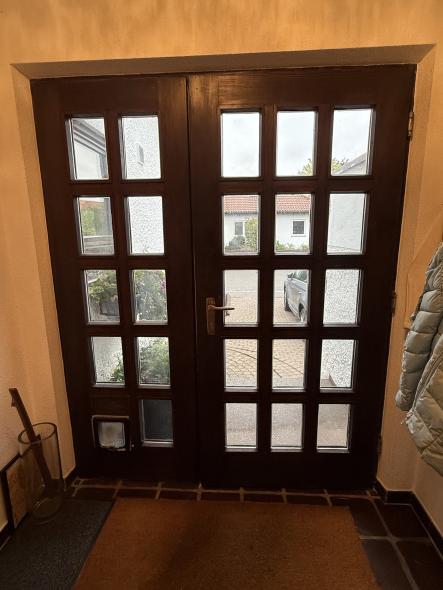 Holz-Haustür mit Seitenteil verglast Innenansicht vorher